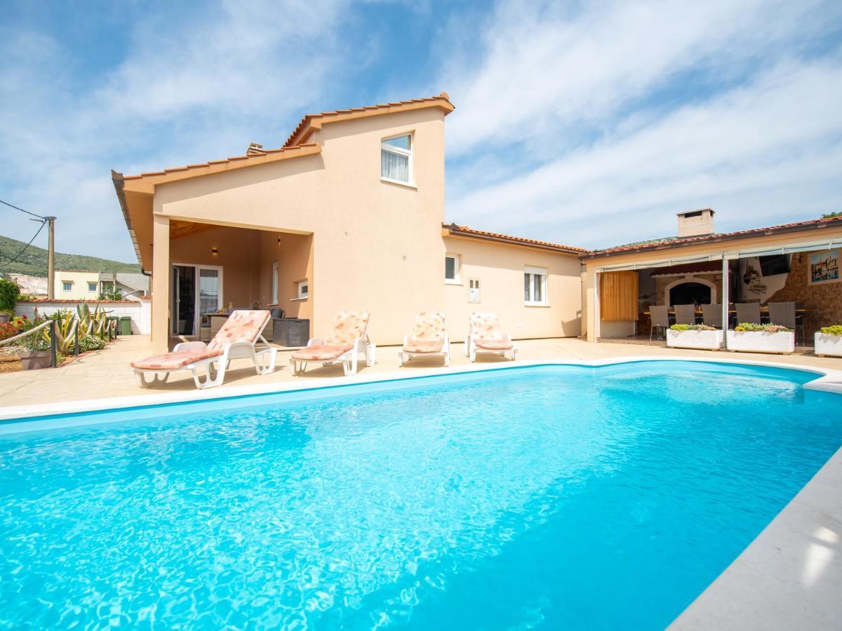 Holiday Home Near Trogir Каштель-Штафилич Экстерьер фото