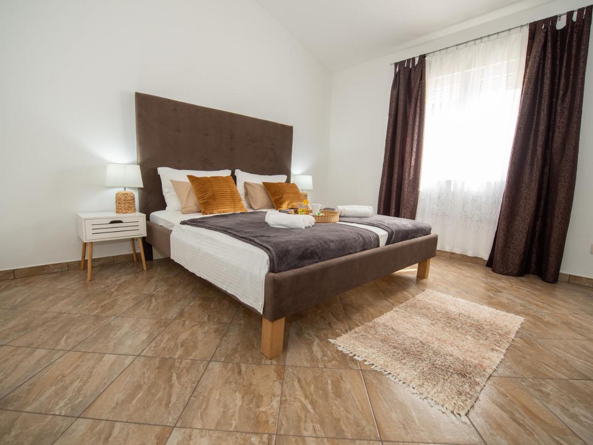 Holiday Home Near Trogir Каштель-Штафилич Экстерьер фото