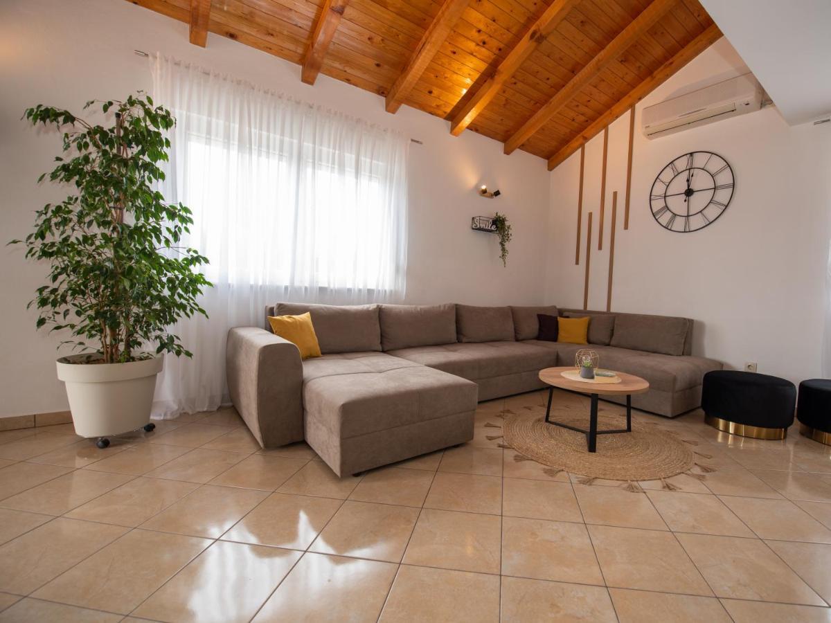 Holiday Home Near Trogir Каштель-Штафилич Экстерьер фото