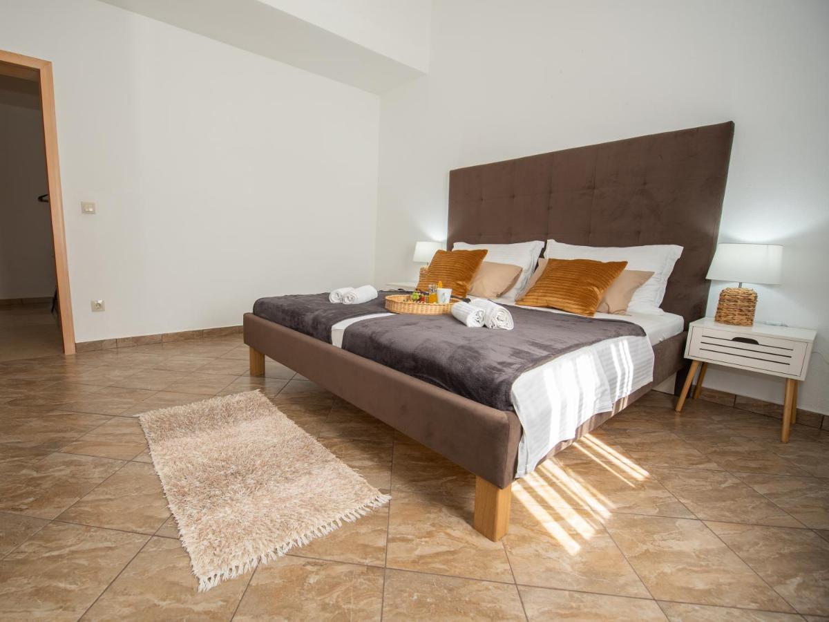 Holiday Home Near Trogir Каштель-Штафилич Экстерьер фото