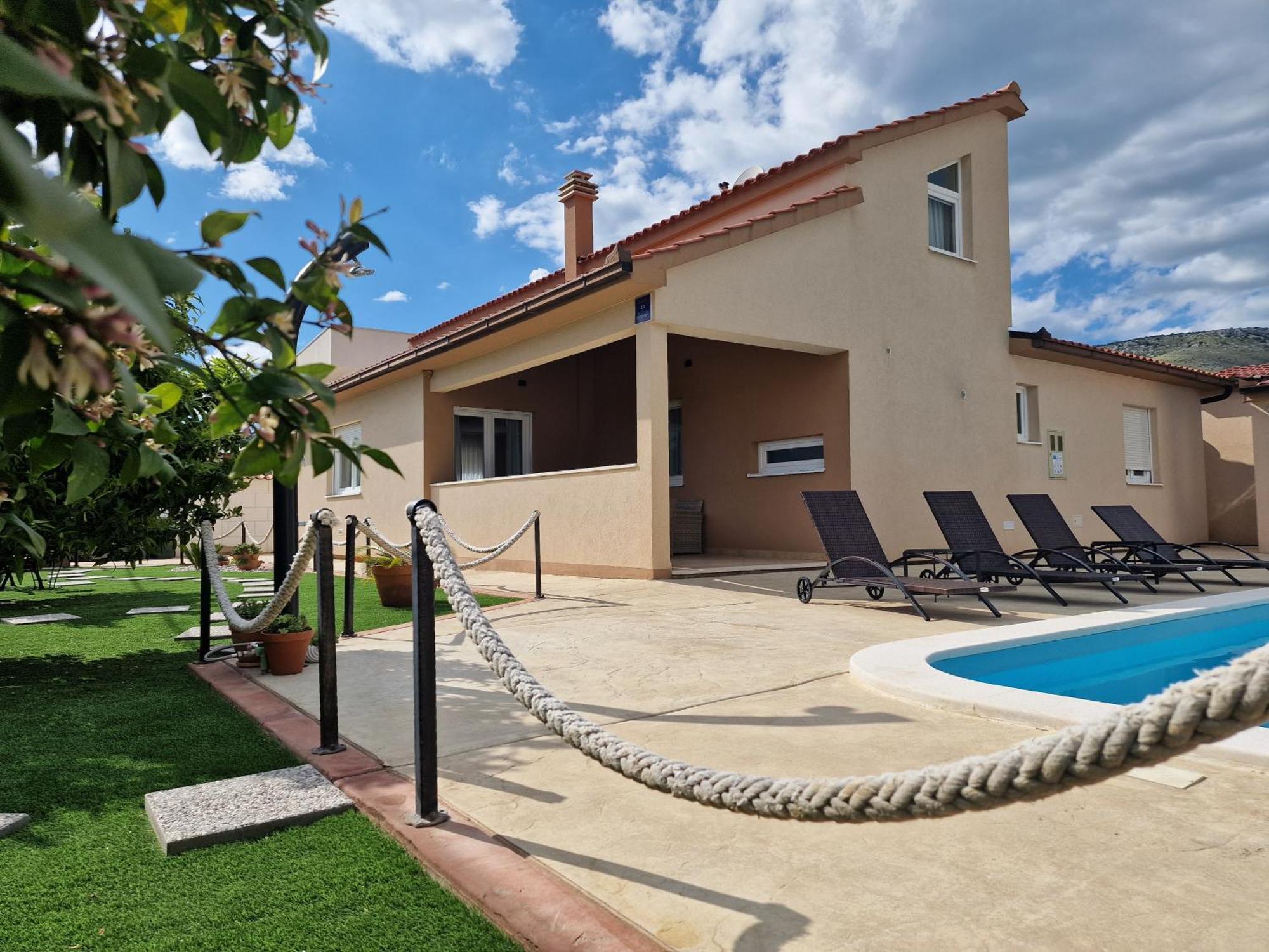 Holiday Home Near Trogir Каштель-Штафилич Экстерьер фото