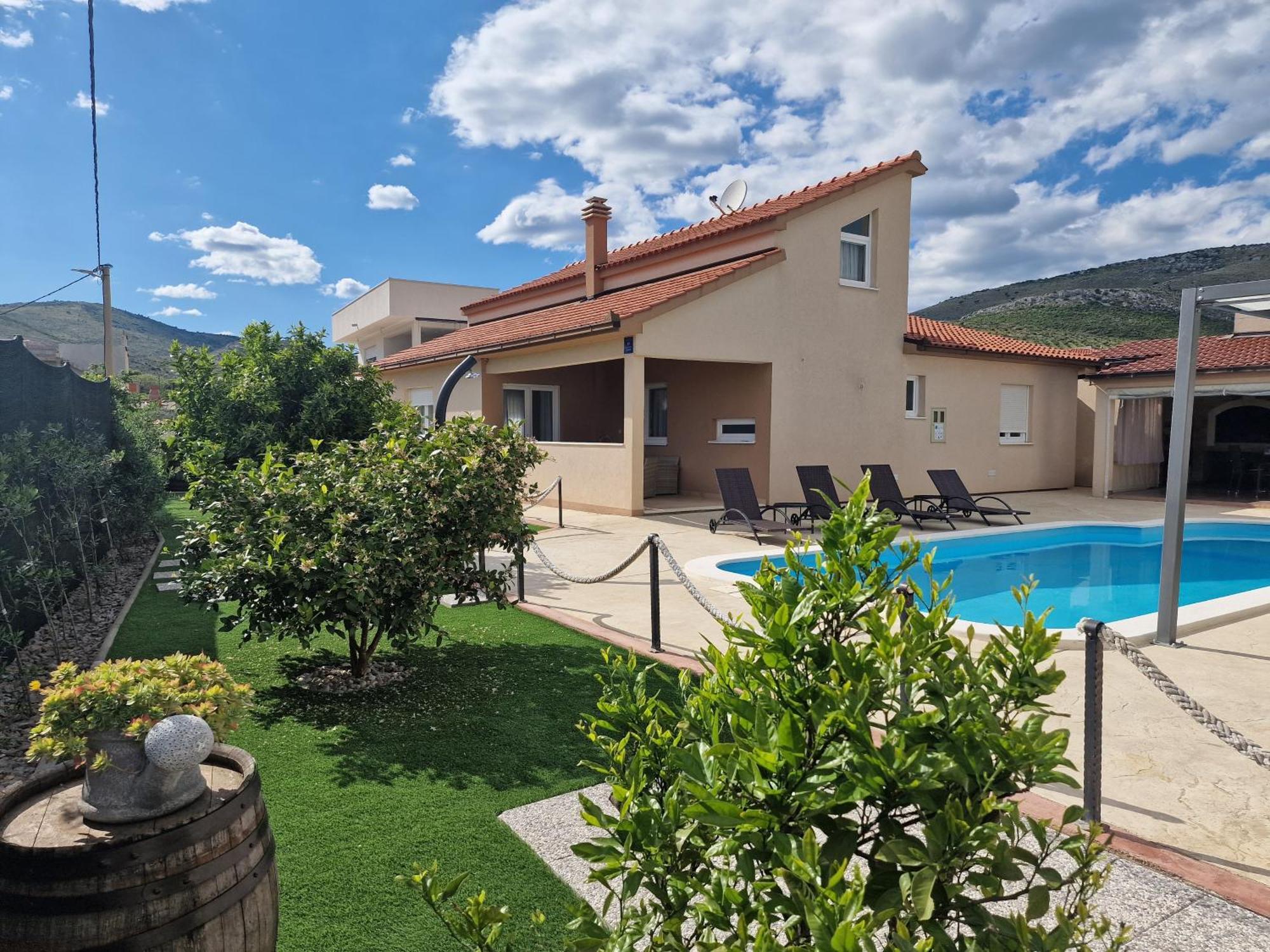 Holiday Home Near Trogir Каштель-Штафилич Экстерьер фото
